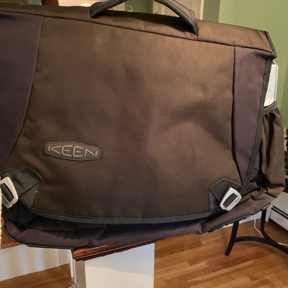 Keen Harrison 15 checkpoint messenger bag